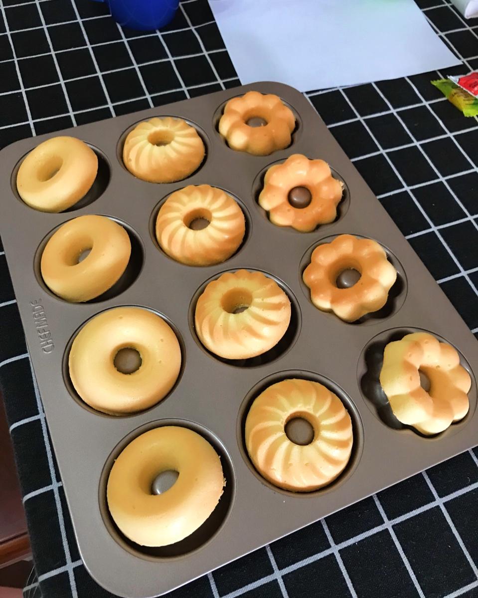 松软可口甜甜圈