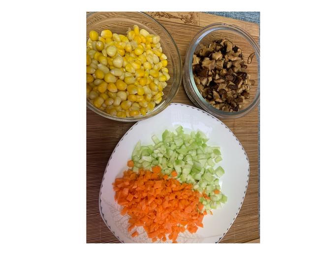 丝瓜香菇玉米胡萝卜陷饺子的做法