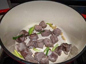 西洋菜煲猪骨汤的做法 步骤2