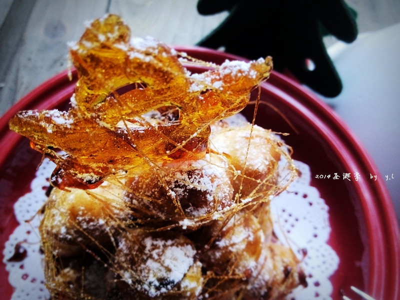 圣诞雪景焦糖泡芙塔