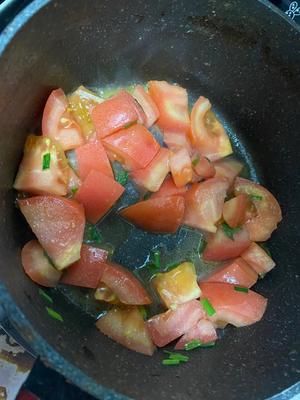 番茄炒油面筋的做法 步骤4