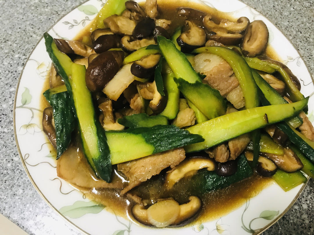 家常香菇炒肉