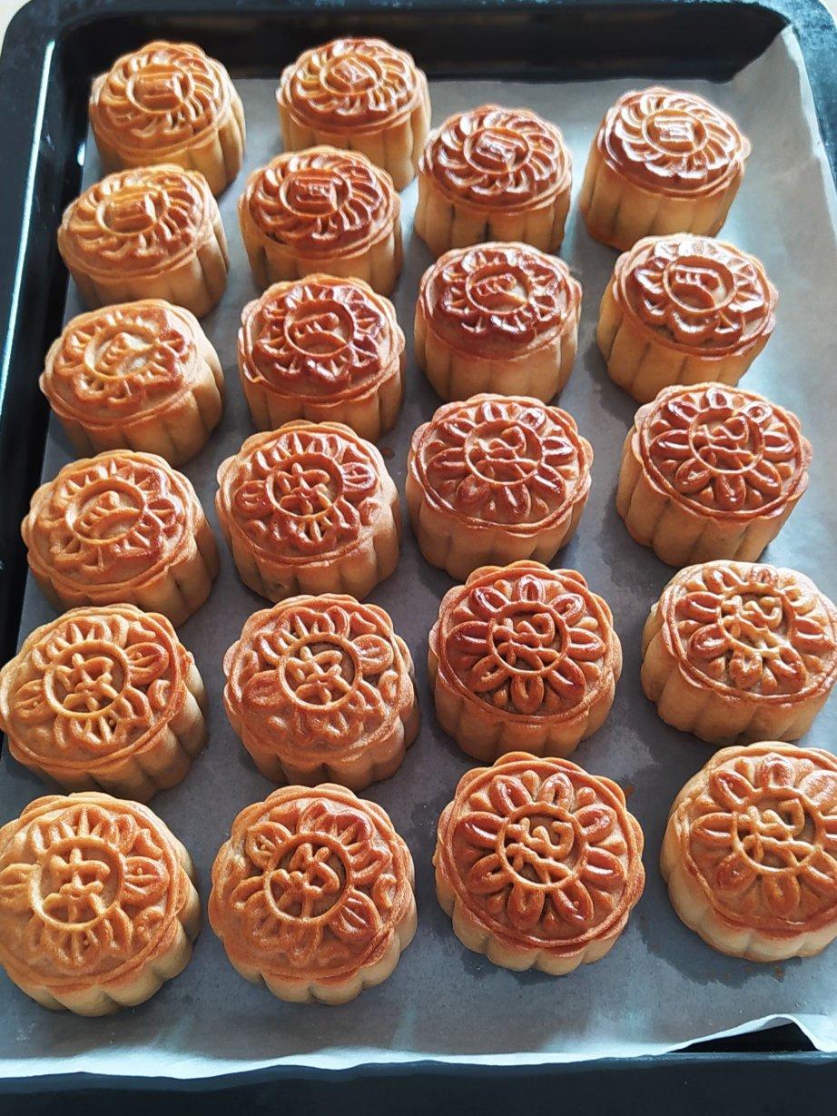 广式月饼—蛋黄莲蓉月饼