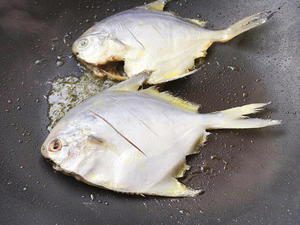 10分钟就出锅的红烧平鱼，鲜香味美一顿吃光!的做法 步骤5