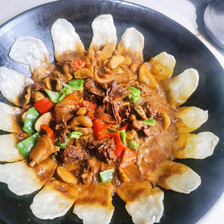 eddiege做的地锅鸡,教你贴饼子好吃的小技巧