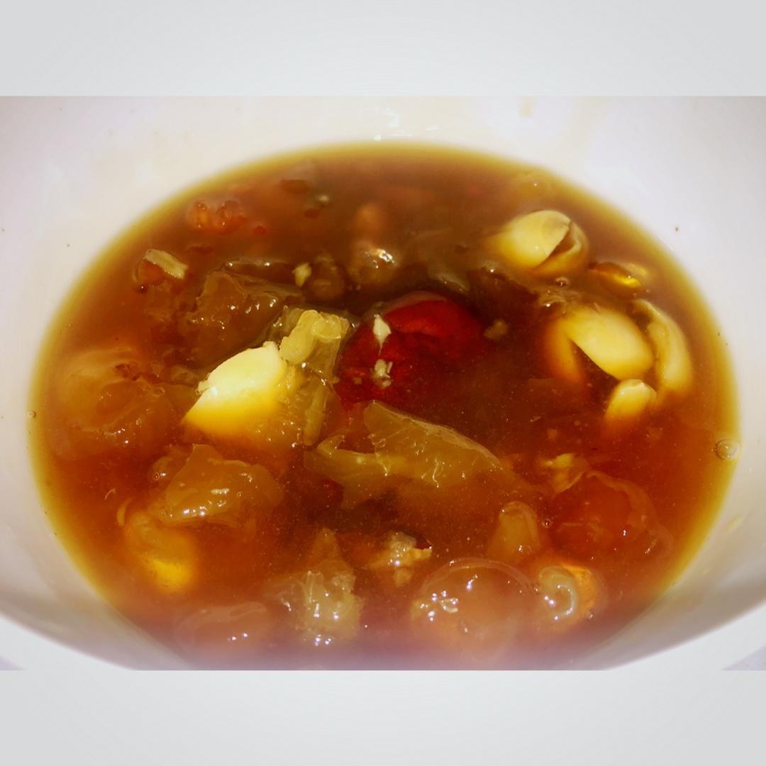 桃胶银耳莲子羹