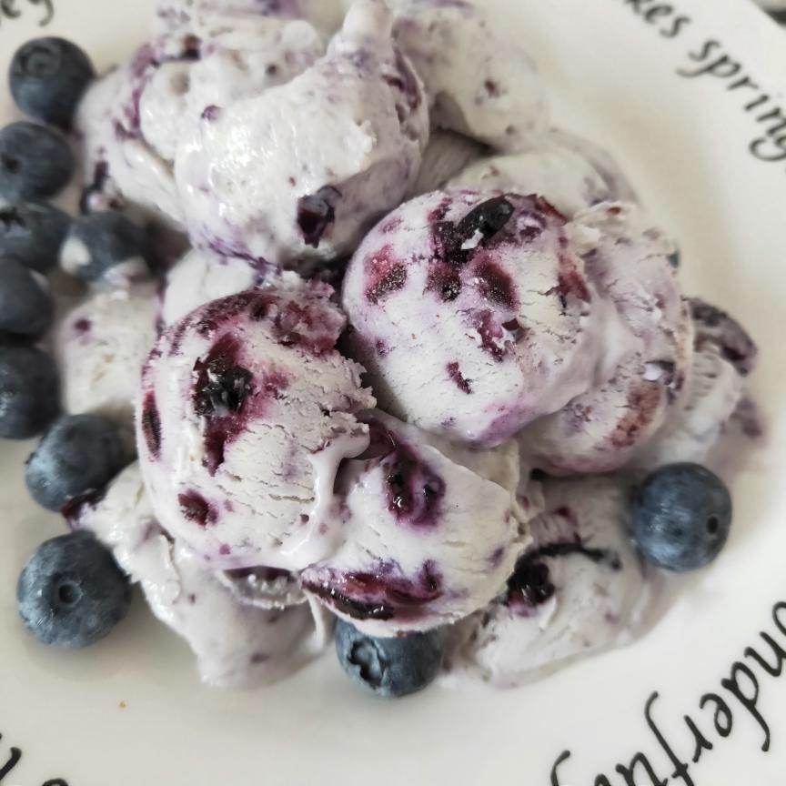无冰渣冰淇淋（蓝莓口味）