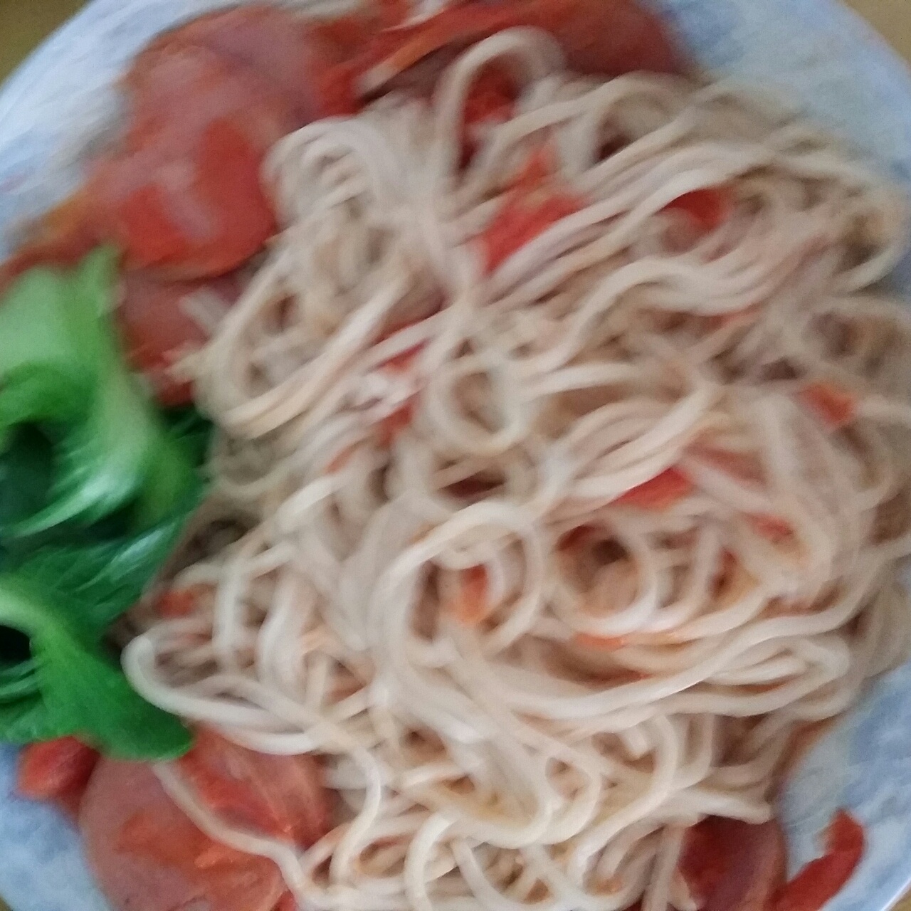 番茄香肠拌面