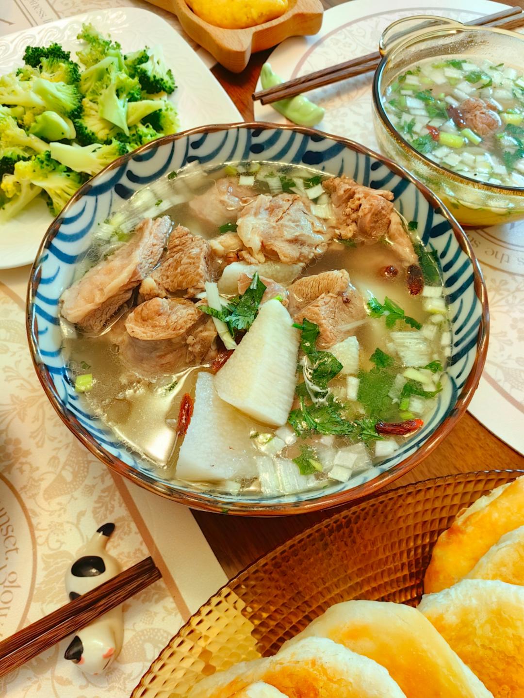 冬日暖汤～山药炖羊腿