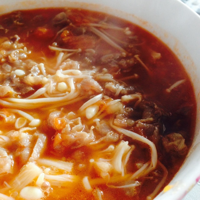 金针菇肥牛番茄锅