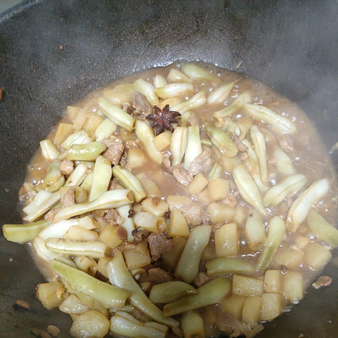 不吃两碗饭你找我！东北做法 酱炖芸豆土豆五花肉