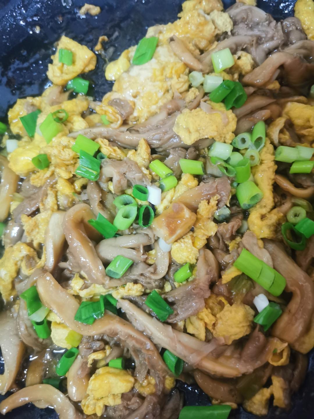 蘑菇炒鸡蛋	平菇这样炒，鲜美无比巨好吃