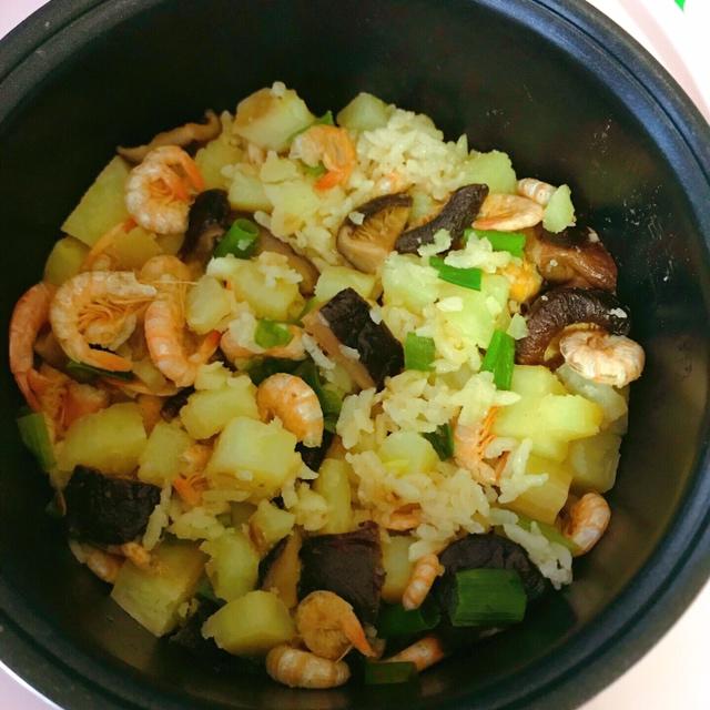 【香菇鸡肉焖饭】