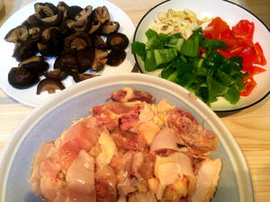 几分钟出锅的香菇炒鸡，小美的美食的做法 步骤1