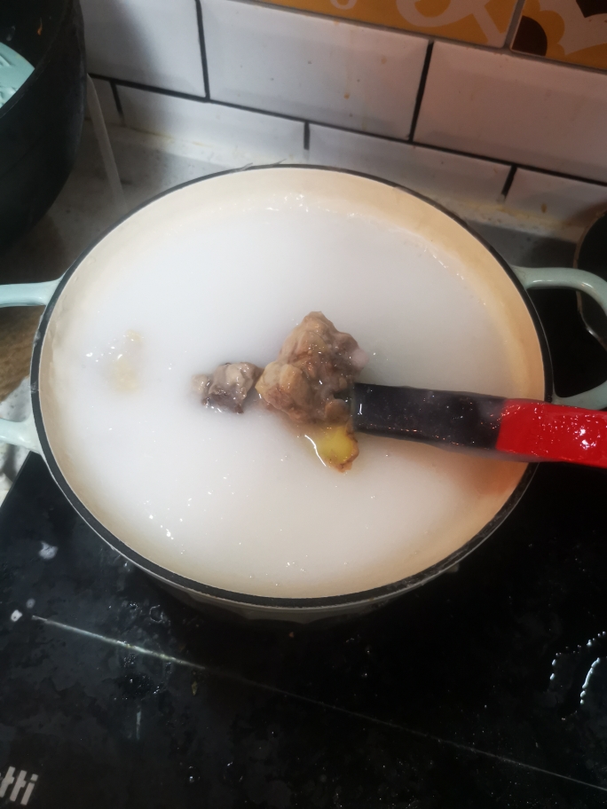 北鼎珐琅铸铁锅之鸡肉海鲜粥的做法 步骤6