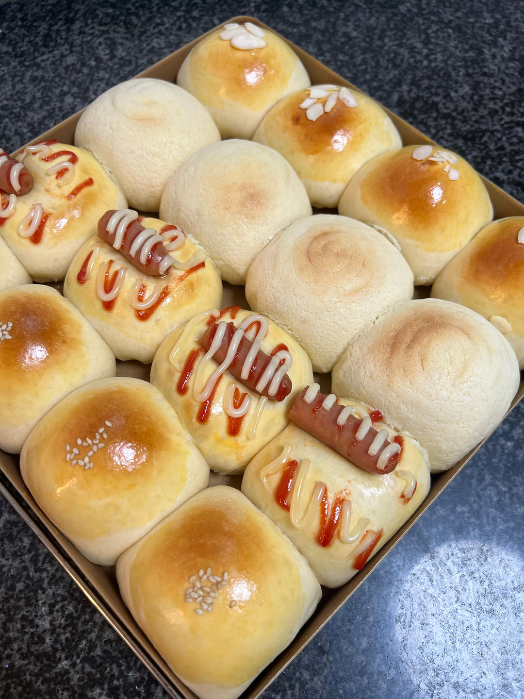 一个面团做四种口味【小餐包拼盘】