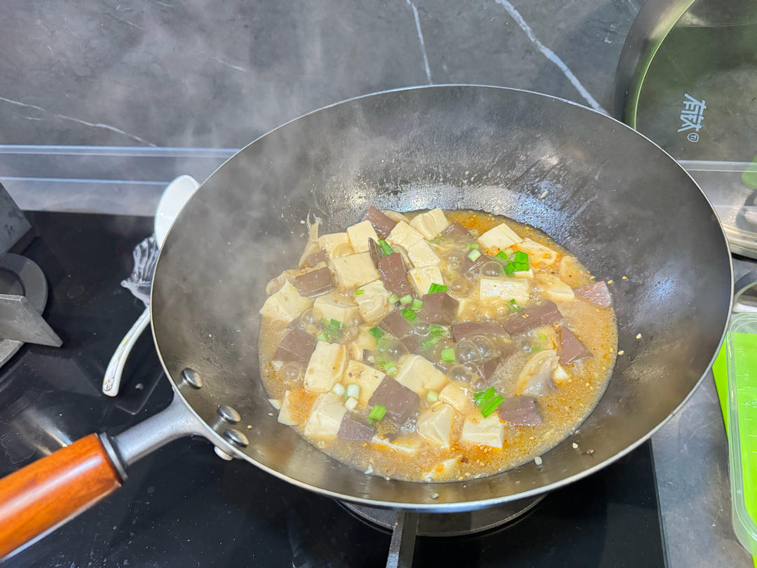 鸭血豆腐煲