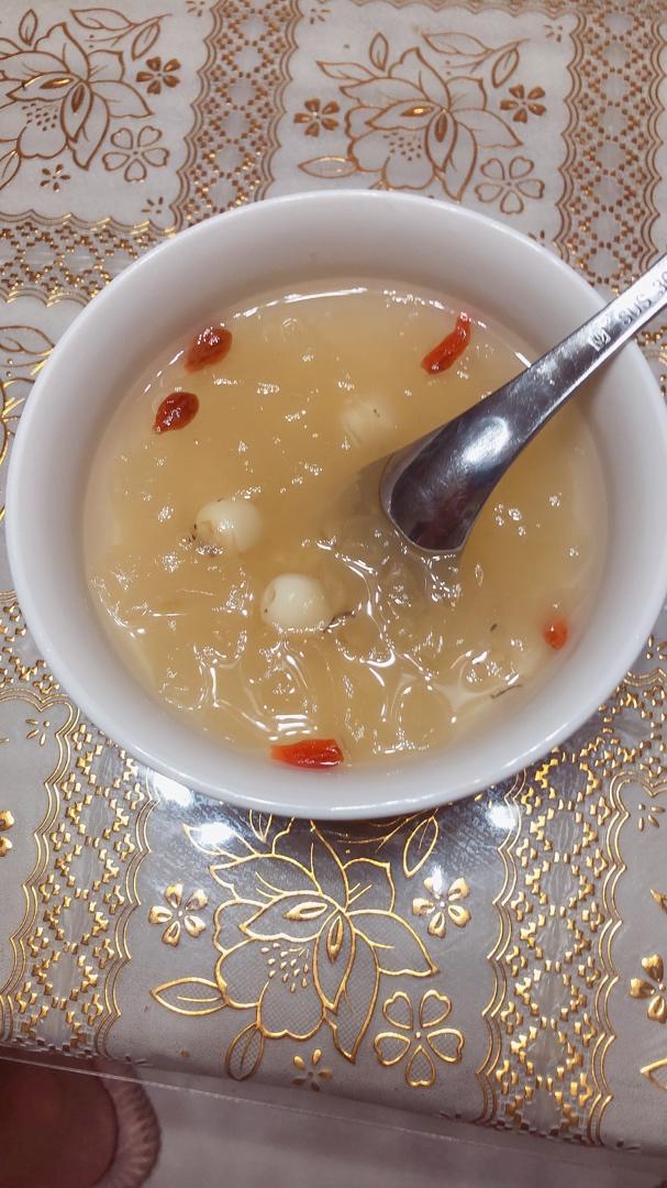 红枣银耳莲子羹（有出胶质、出胶，懒人的电压力锅版）