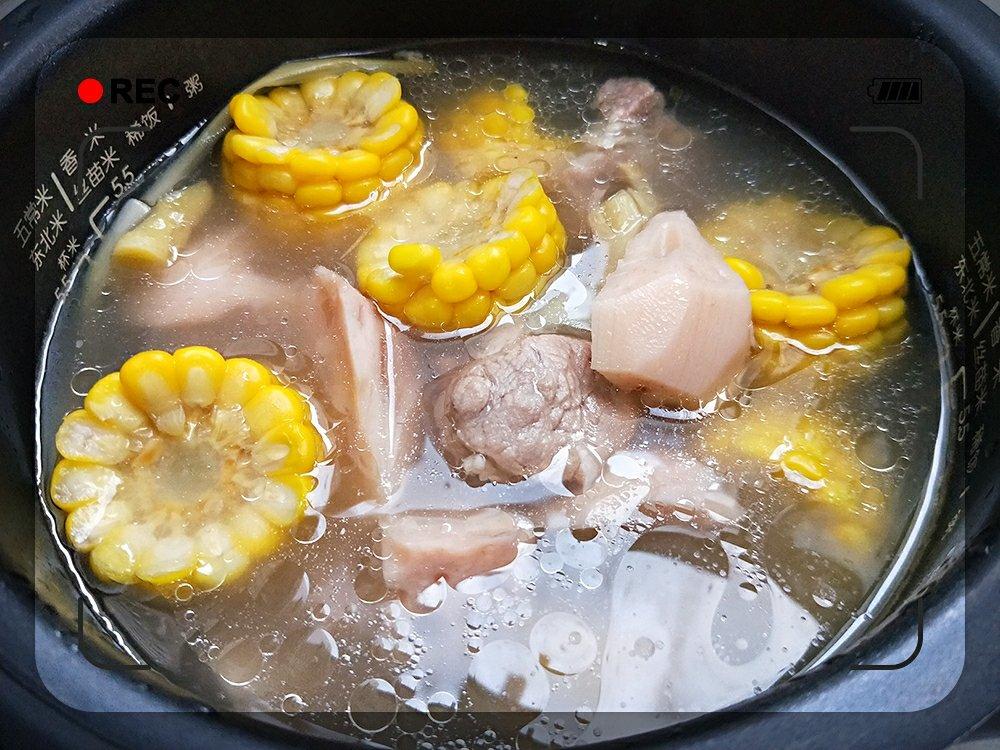 玉米莲藕筒骨汤