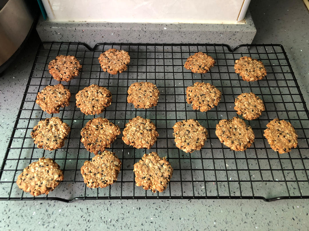 素食:有机燕麦芝麻大饼干