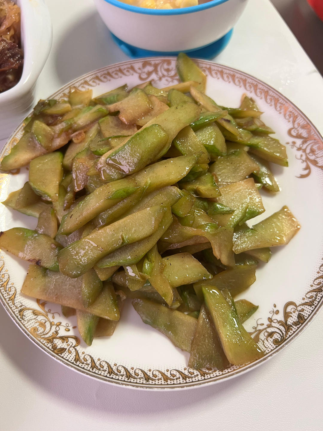 〈清炒佛手瓜〉，第一次买这个吃'脆脆的'好吃。欣小厨 😉