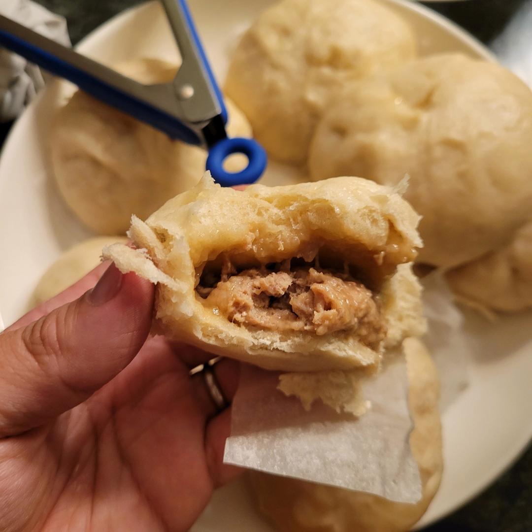 松软多汁的肉包子