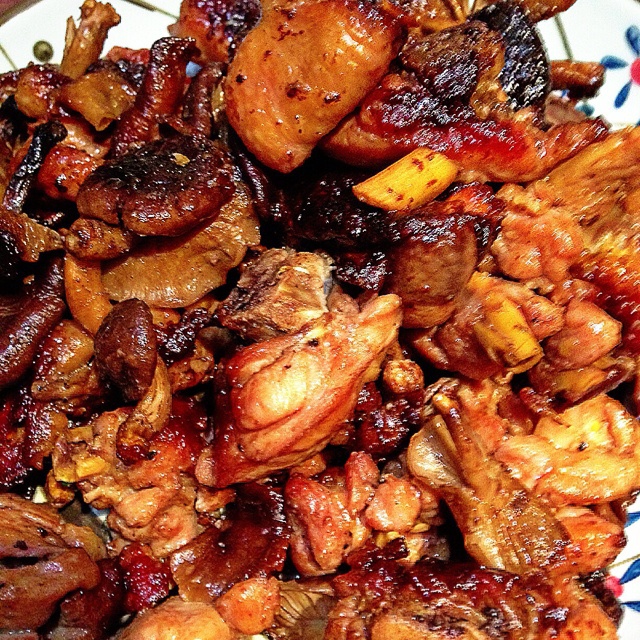 蘑菇炖鸡肉