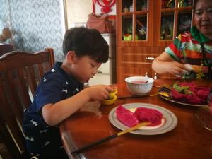 彩色虾肉儿童饺子（非常香很美味，儿子等不及用手抓着吃）的做法 步骤5