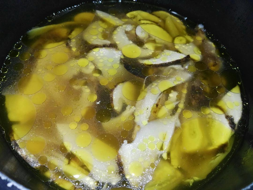 鲜松茸土鸡汤