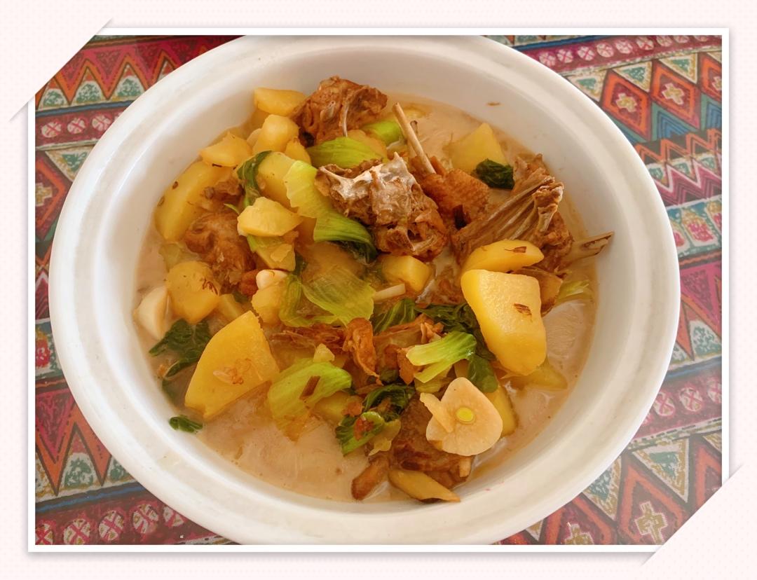 土豆炖鸡块