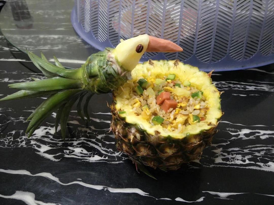 鸟语花香菠萝炒饭