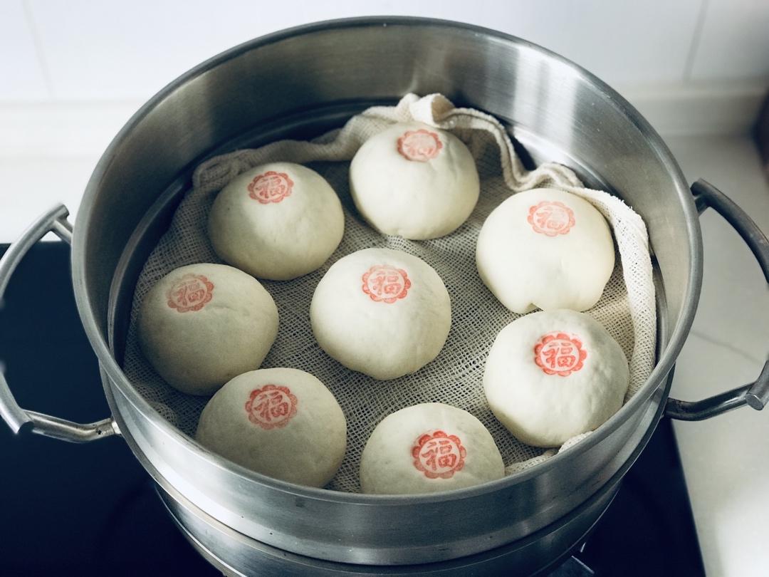 又美又暄软的——豆沙包！