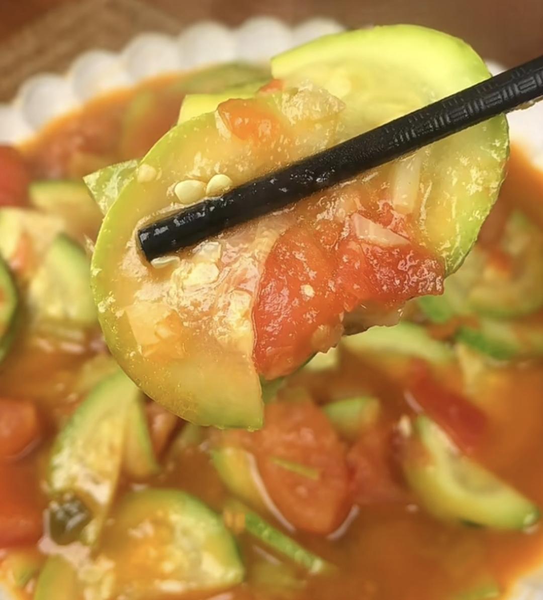 夏季解暑开胃菜【西葫芦炒西红柿】
