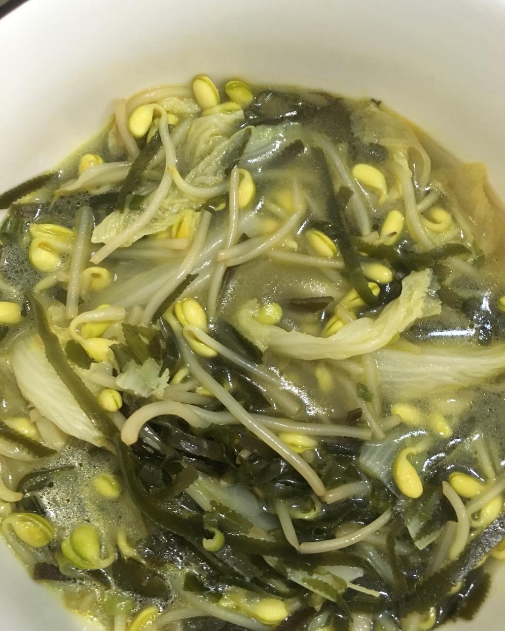 睿智森森妈咪做的海带豆芽汤