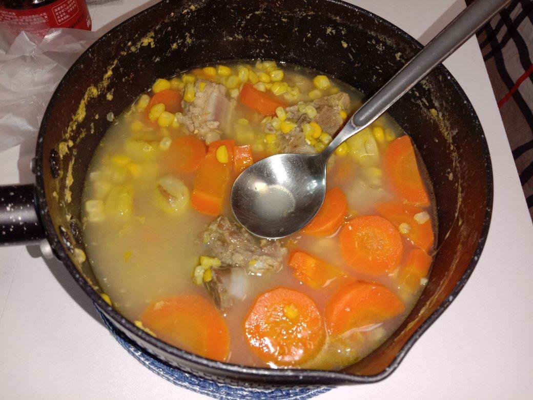 秋日暖汤～秋栗玉米胡萝卜肉骨汤