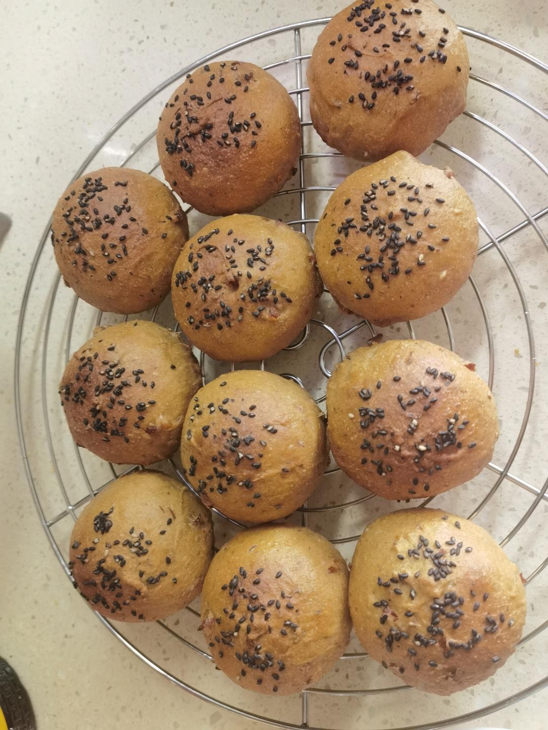 麻辣鲜香的花椒油腊肠黑麦小面包(免揉面，冷藏发酵)