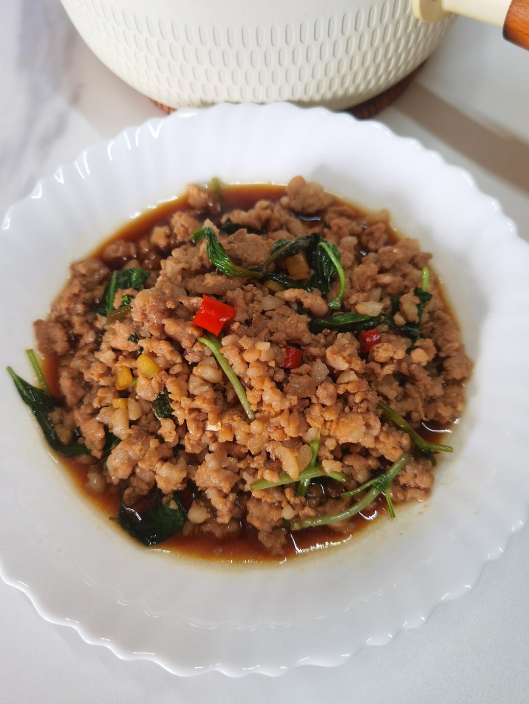 饭扫光—泰式金不换猪肉碎