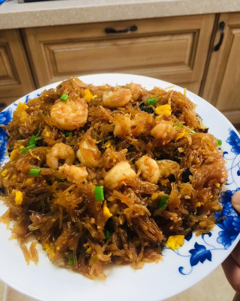 去餐厅必点的粤式虾皇粉丝煲