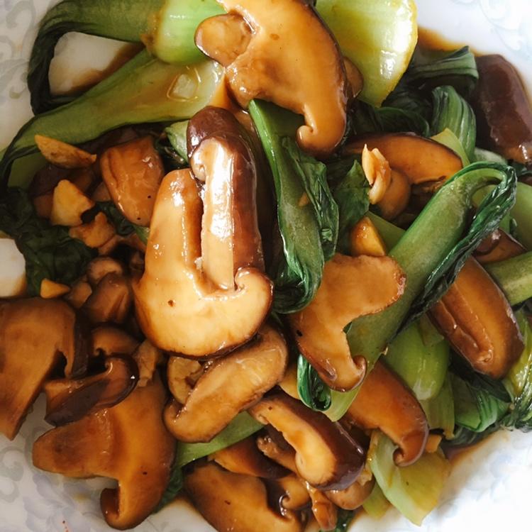 谁说我炒菜不好吃做的蚝油香菇炒油菜