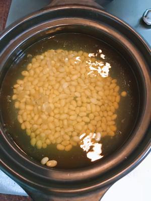 煲苦瓜黄豆汤的做法 步骤2