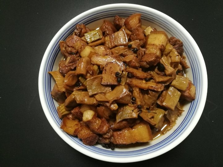 笋干焖五花肉-松下塔吉锅食谱