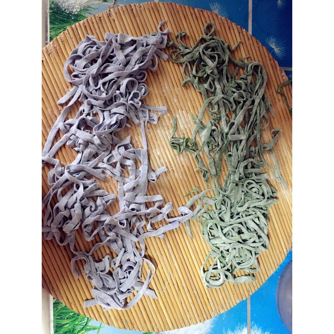自制纯天然蔬菜汁彩色面条