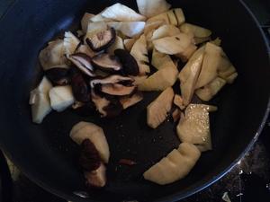 冬笋香菇炒腐竹的做法 步骤3