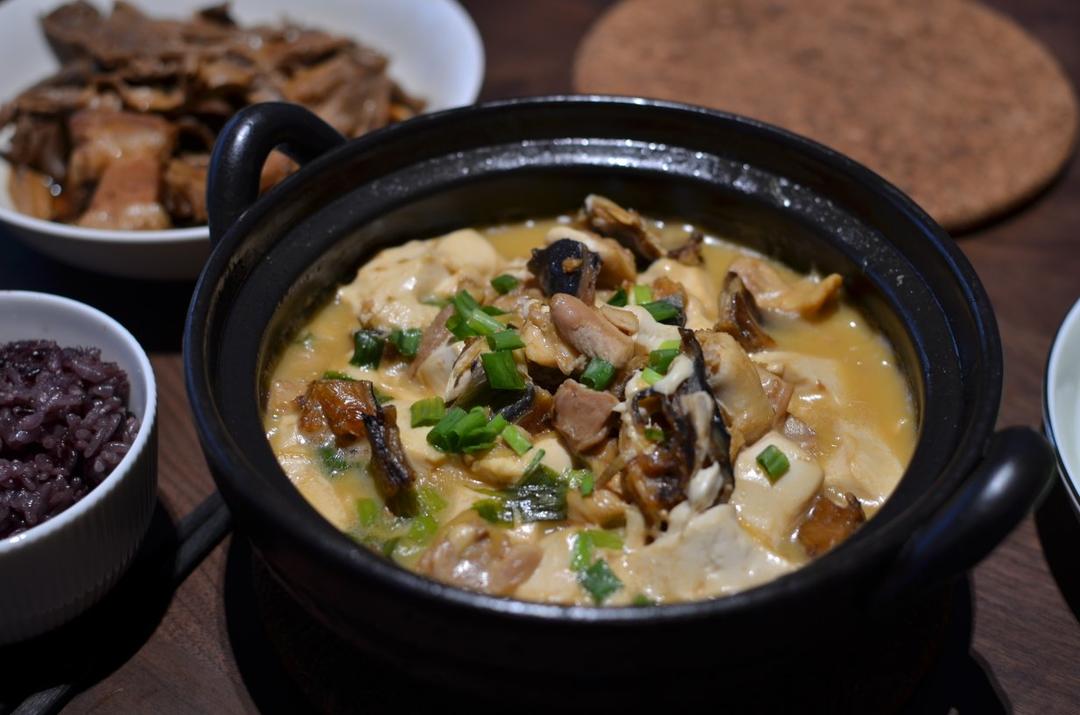 咸鱼鸡粒豆腐煲