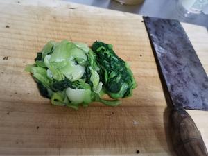 青菜菌菇瘦肉馄饨（附包馄饨和煮馄饨的方法）的做法 步骤2