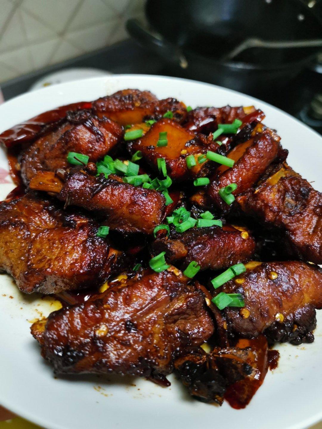 红烧排骨      作为排骨，它是相当认真的哦😎😎😎