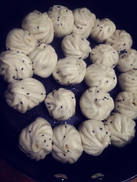 生煎包（新视频。猪肉韭菜莲藕生煎包）