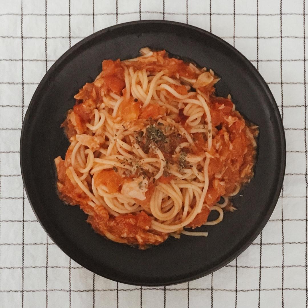 金枪鱼番茄酱意大利面 Spaghetti