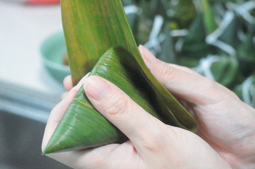 乌米蜜枣三角粽的做法 步骤9