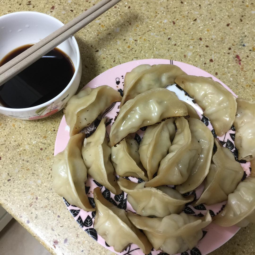 速冻水饺吃腻了吗~变锅贴吧(๑´ڡ`๑)
